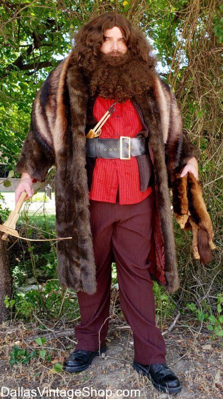 Rubeus Hagrid, Harry Potter Character Costumes, Harry Potter Movie Costumes, Harry Potter Cast Costumes, harry potter movie Characters, JK Rowling Characters Outfits, Gryffindor Character Costumes.