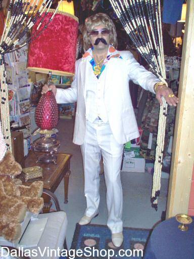 What to Wear to a Jimmy Buffet Party. Jimmy Buffett is a famous American singer-songwriter whose songs are often celebratory in nature. Many of his songs reference tropical islands and alcohol. As an homage to the island lifestyle about which Jimmy Buffett sings, his fans are called Parrot Heads. Seasoned Parrot Heads and newcomers to Jimmy Buffett