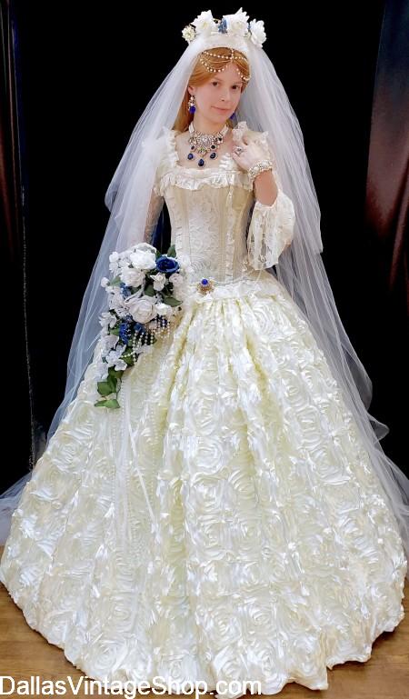 Colorado Renaissance Festival Wedding Dress, Ren Fest Wedding Ideas, Renaissance Festival Wedding Ideas from Dallas Vintage Shop.Colorado Fabulous Renaissance Festival Wedding Dresses at Dallas Vintage Shop.